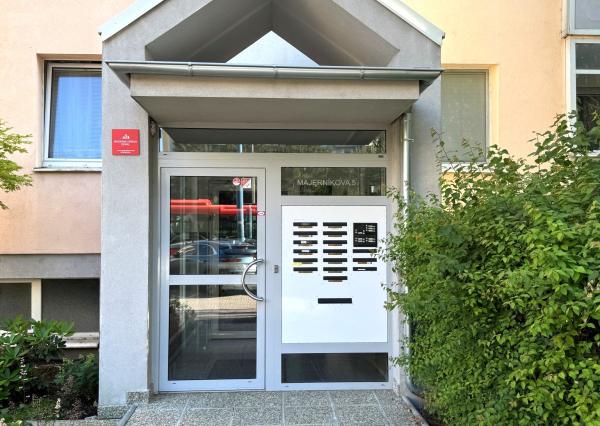 REZERVOVANÉ! Na PREDAJ 3-izbový byt v pôvodnom stave, 70,21 m2, Majerníkova, Karlova Ves časť Dlhé diely, Bratislava