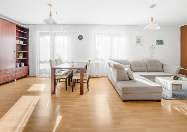 REZERVOVANÝ - Wealth Group ponúka exkluzívne na predaj 5 - izbový tehlový byt v Senci v blízkosti školy a škôlky, s vlastným kúrením