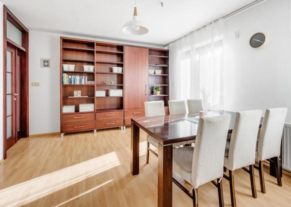 REZERVOVANÝ - Wealth Group ponúka exkluzívne na predaj 5 - izbový tehlový byt v Senci v blízkosti školy a škôlky, s vlastným kúrením