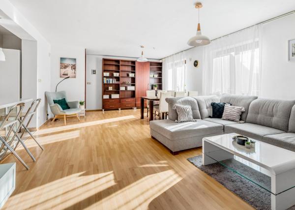 REZERVOVANÝ - Wealth Group ponúka exkluzívne na predaj 5 - izbový tehlový byt v Senci v blízkosti školy a škôlky, s vlastným kúrením