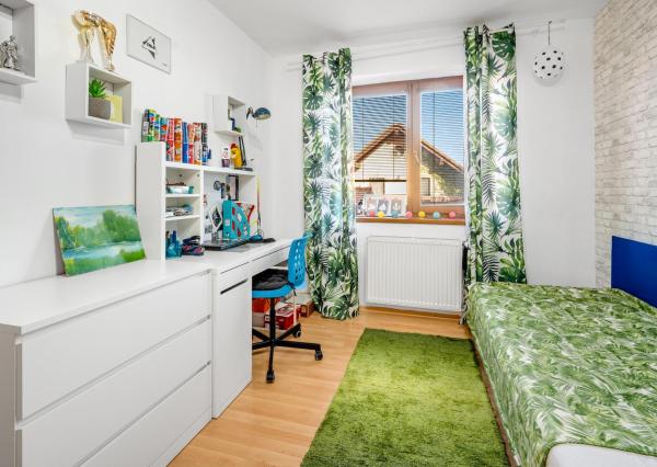 REZERVOVANÝ - Wealth Group ponúka exkluzívne na predaj 5 - izbový tehlový byt v Senci v blízkosti školy a škôlky, s vlastným kúrením