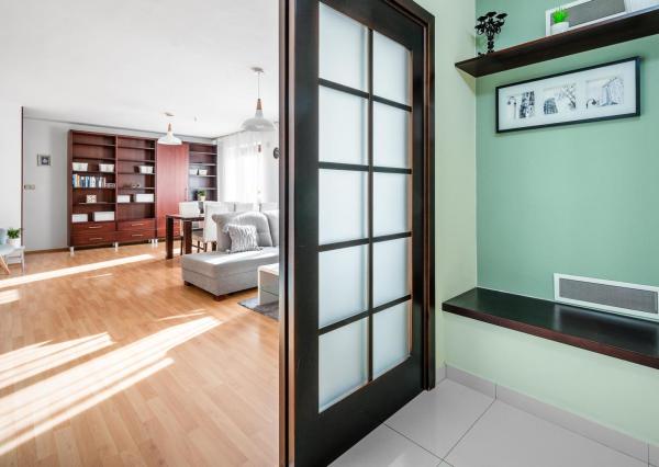 REZERVOVANÝ - Wealth Group ponúka exkluzívne na predaj 5 - izbový tehlový byt v Senci v blízkosti školy a škôlky, s vlastným kúrením