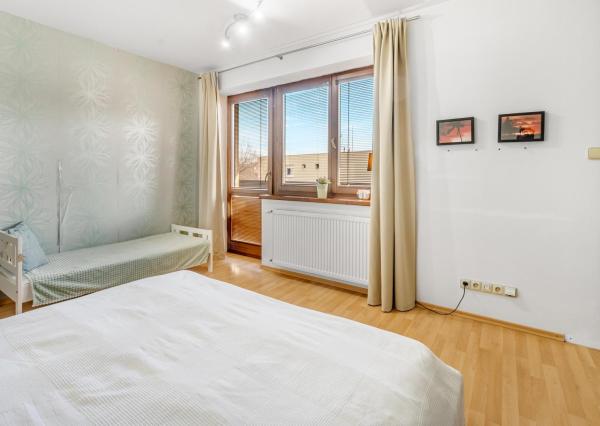 REZERVOVANÝ - Wealth Group ponúka exkluzívne na predaj 5 - izbový tehlový byt v Senci v blízkosti školy a škôlky, s vlastným kúrením