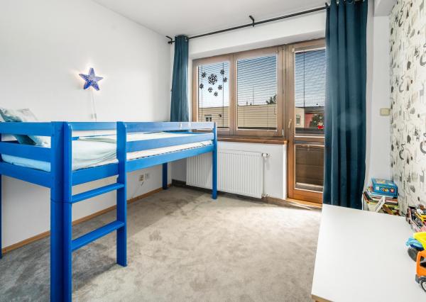 REZERVOVANÝ - Wealth Group ponúka exkluzívne na predaj 5 - izbový tehlový byt v Senci v blízkosti školy a škôlky, s vlastným kúrením