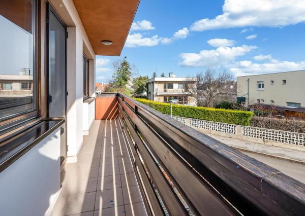 REZERVOVANÝ - Wealth Group ponúka exkluzívne na predaj 5 - izbový tehlový byt v Senci v blízkosti školy a škôlky, s vlastným kúrením