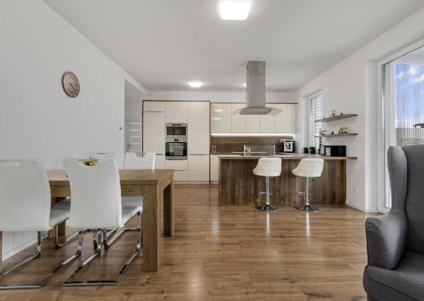 Krásny 4-izbový rodinný dom na predaj, Slovenský Grob časť Malý Raj