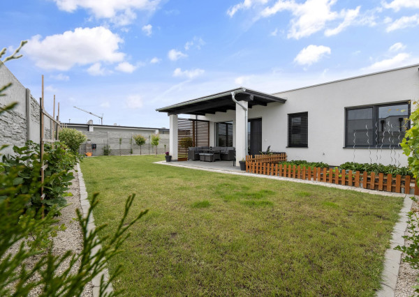 Krásny 4-izbový rodinný dom na predaj, Slovenský Grob časť Malý Raj