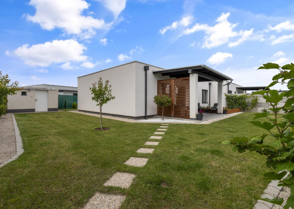 Krásny 4-izbový rodinný dom na predaj, Slovenský Grob časť Malý Raj