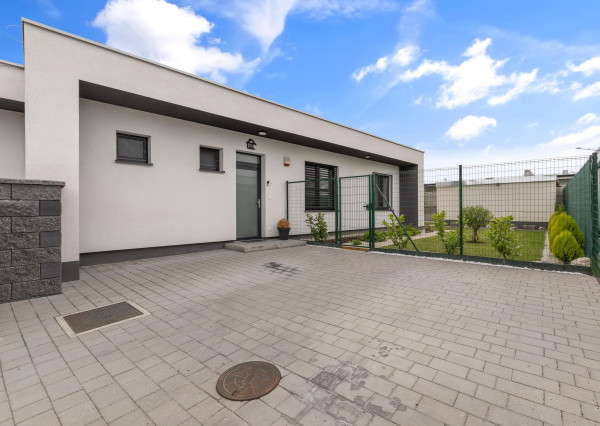 Krásny 4-izbový rodinný dom na predaj, Slovenský Grob časť Malý Raj