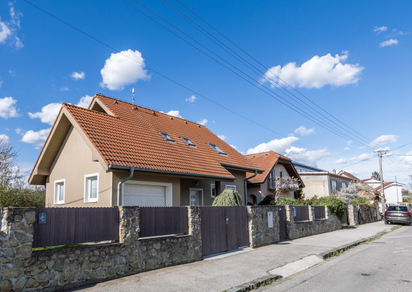 Na PREDAJ 4-izbový rodinný dom v srdci Vajnor (so znaleckým posudkom)