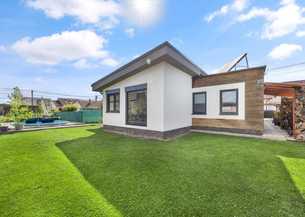 5 izbový rodinný dom Blatné na predaj, bazén, sauna, garáž, výborná dispozícia a oveľa viac