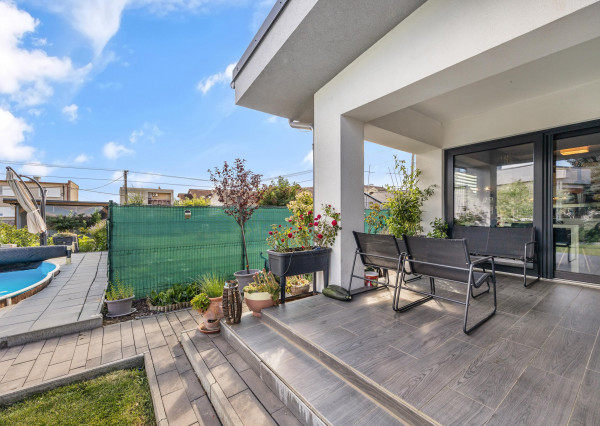 5 izbový rodinný dom Blatné na predaj, bazén, sauna, garáž, výborná dispozícia a oveľa viac