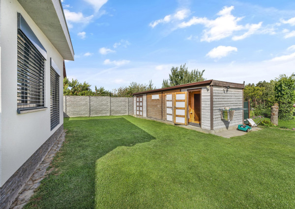 5 izbový rodinný dom Blatné na predaj, bazén, sauna, garáž, výborná dispozícia a oveľa viac