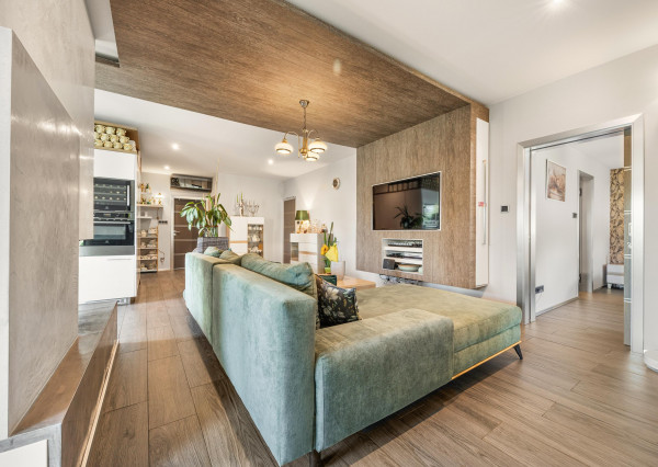 5 izbový rodinný dom Blatné na predaj, bazén, sauna, garáž, výborná dispozícia a oveľa viac