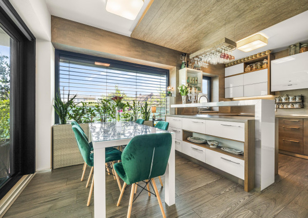 5 izbový rodinný dom Blatné na predaj, bazén, sauna, garáž, výborná dispozícia a oveľa viac