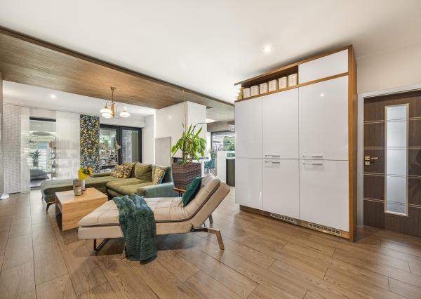 5 izbový rodinný dom Blatné na predaj, bazén, sauna, garáž, výborná dispozícia a oveľa viac