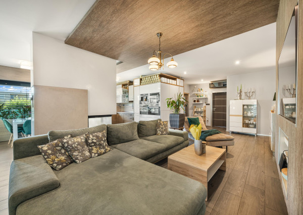 5 izbový rodinný dom Blatné na predaj, bazén, sauna, garáž, výborná dispozícia a oveľa viac