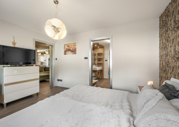 5 izbový rodinný dom Blatné na predaj, bazén, sauna, garáž, výborná dispozícia a oveľa viac