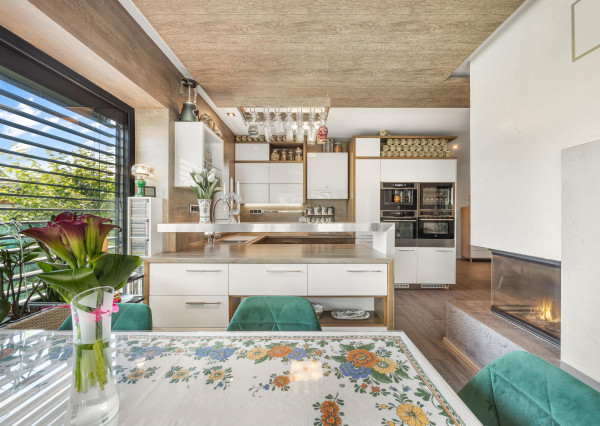 5 izbový rodinný dom Blatné na predaj, bazén, sauna, garáž, výborná dispozícia a oveľa viac