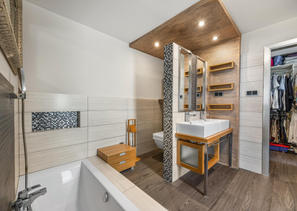 5 izbový rodinný dom Blatné na predaj, bazén, sauna, garáž, výborná dispozícia a oveľa viac