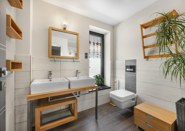 5 izbový rodinný dom Blatné na predaj, bazén, sauna, garáž, výborná dispozícia a oveľa viac