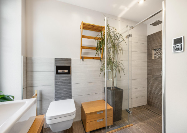 5 izbový rodinný dom Blatné na predaj, bazén, sauna, garáž, výborná dispozícia a oveľa viac