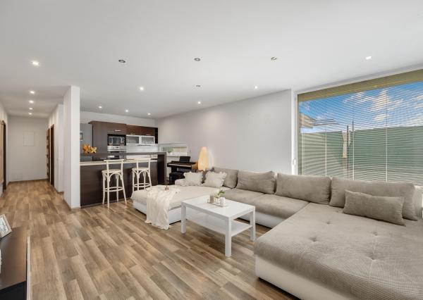 Veľký Biel, okr. Senec - NA PREDAJ 4 izbový byt so záhradou a parkovacím státím len kúsok od obľúbeného jazera