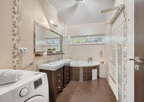 Veľký Biel, okr. Senec - NA PREDAJ 4 izbový byt so záhradou a parkovacím státím len kúsok od obľúbeného jazera