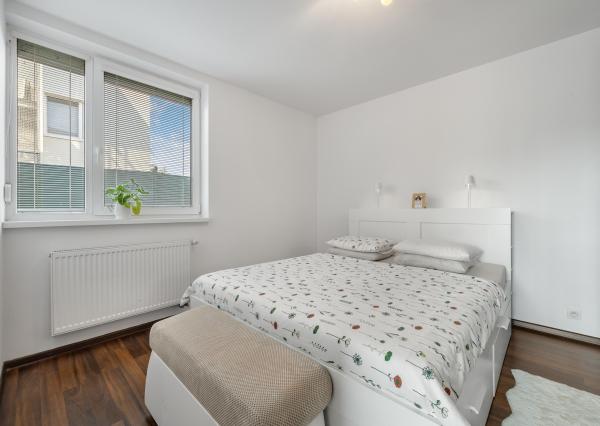 Veľký Biel, okr. Senec - NA PREDAJ 4 izbový byt so záhradou a parkovacím státím len kúsok od obľúbeného jazera