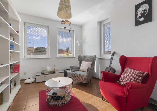 Krásny dvojgeneračný rodinný dom priamo v Senci na predaj, výborná lokalita, vhodnný aj na podnikateľské účely