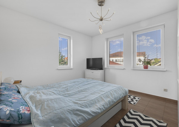 Krásny dvojgeneračný rodinný dom priamo v Senci na predaj, výborná lokalita, vhodnný aj na podnikateľské účely