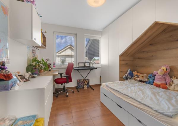 Krásny dvojgeneračný rodinný dom priamo v Senci na predaj, výborná lokalita, vhodnný aj na podnikateľské účely