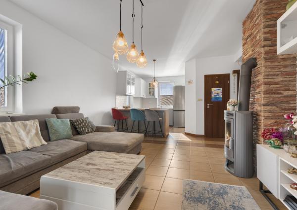 Krásny dvojgeneračný rodinný dom priamo v Senci na predaj, výborná lokalita, vhodnný aj na podnikateľské účely