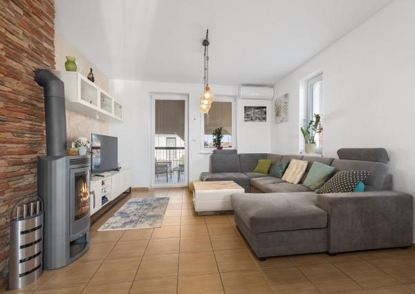 Krásny dvojgeneračný rodinný dom priamo v Senci na predaj, výborná lokalita, vhodnný aj na podnikateľské účely