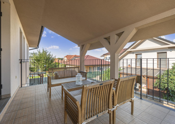 Krásny dvojgeneračný rodinný dom priamo v Senci na predaj, výborná lokalita, vhodnný aj na podnikateľské účely