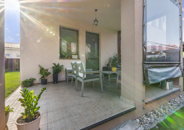 Krásny dvojgeneračný rodinný dom priamo v Senci na predaj, výborná lokalita, vhodnný aj na podnikateľské účely