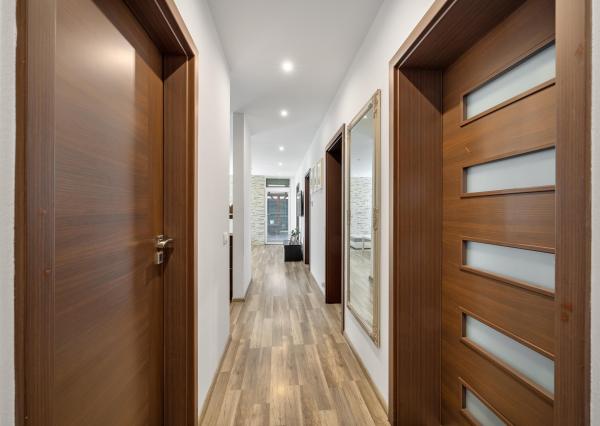 SENEC - NA PREDAJ 4 izbový byt so záhradou a parkovacím státím vo Veľkom Bieli, len kúsok od obľúbeného jazera