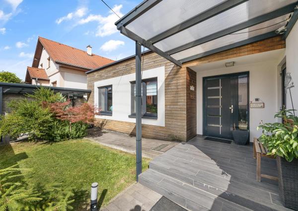 5 izbový rodinný dom Blatné na predaj, bazén, sauna, garáž, výborná dispozícia a oveľa viac