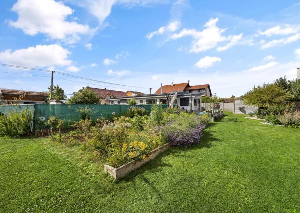 5 izbový rodinný dom Blatné na predaj, bazén, sauna, garáž, výborná dispozícia a oveľa viac