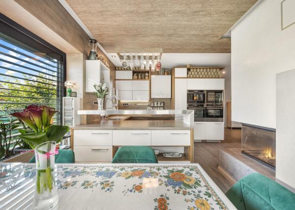 5 izbový rodinný dom Blatné na predaj, bazén, sauna, garáž, výborná dispozícia a oveľa viac