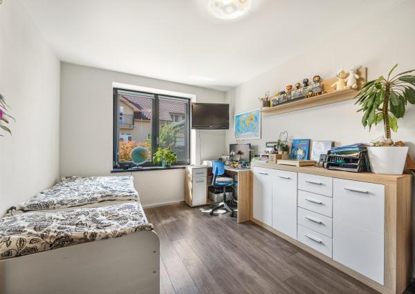 5 izbový rodinný dom Blatné na predaj, bazén, sauna, garáž, výborná dispozícia a oveľa viac