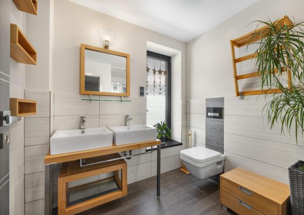 5 izbový rodinný dom Blatné na predaj, bazén, sauna, garáž, výborná dispozícia a oveľa viac