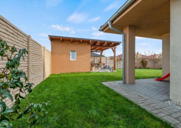 Krásny 4-izbový rodinný dom v pokojnom prostredí, len 7 km od Senca na predaj