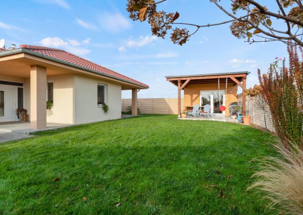 Krásny 4-izbový rodinný dom v pokojnom prostredí, len 7 km od Senca na predaj