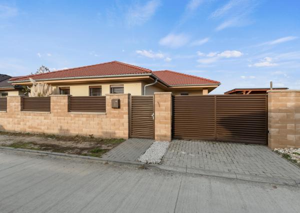 Krásny 4-izbový rodinný dom v pokojnom prostredí, len 7 km od Senca na predaj