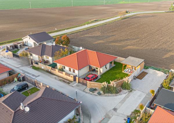 Krásny 4-izbový rodinný dom v pokojnom prostredí, len 7 km od Senca na predaj