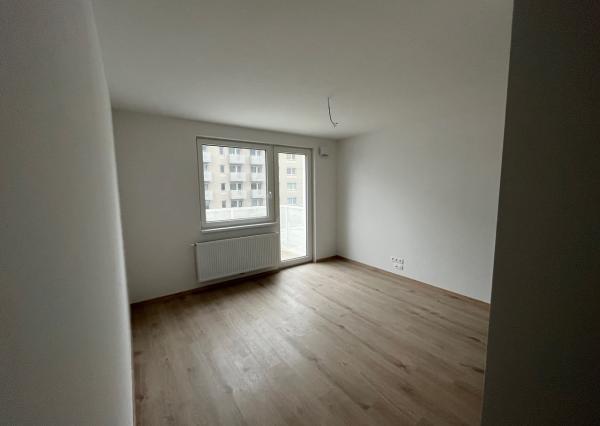 Predaj, Nový-2,izbový byt, Ivanská cesta Bratislava -Ružinov, garaž