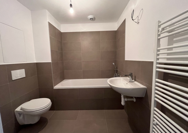 Predaj, Nový-2,izbový byt, Ivanská cesta Bratislava -Ružinov, garaž