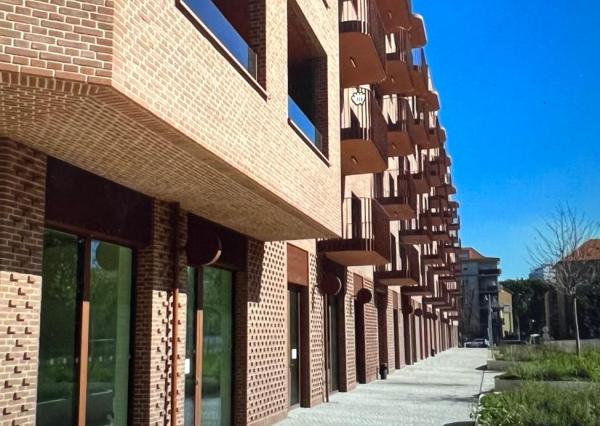 Na predaj krasný 3 izbový byt v centre mesta s dvoma parkovacími státiami