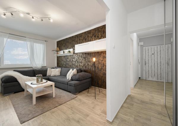 Senec - NA PREDAJ plnohodnotný 2 izbový byt pri pešej zóne v centre mesta